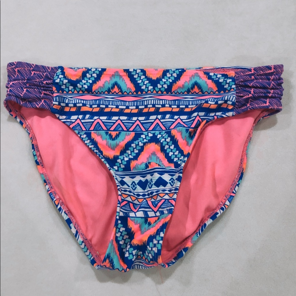 Colorful swim bottoms ⭐️